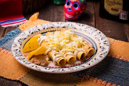 Flautas mexicanas do rodízio Mexicaníssimo